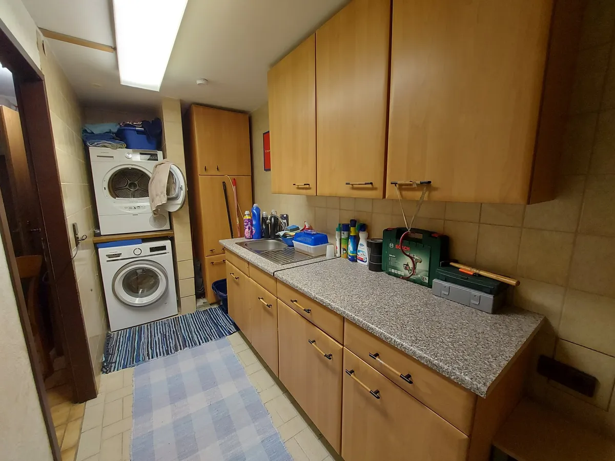 Waschkeller mit Küchenzeile