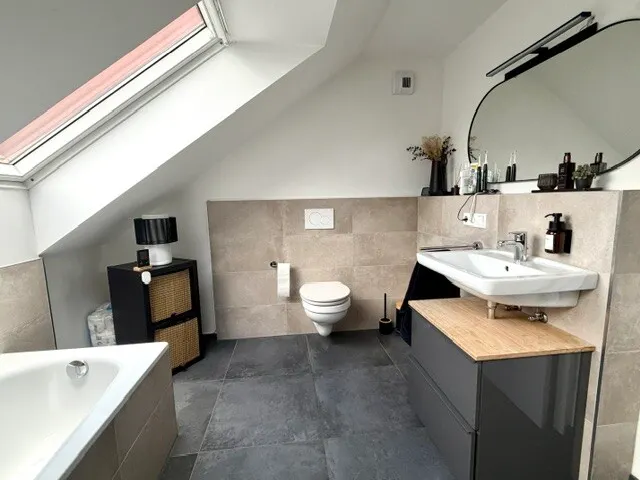 Bad mit Wanne & Dusche