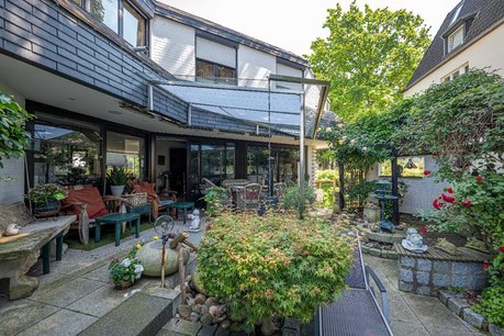 Wunderschöner Garten mit teilweiser überdachter Terrasse