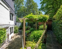 Terrasse Einliegerbereich und Gartenhaus