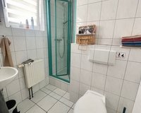 Gäste-Toilette mit Dusche