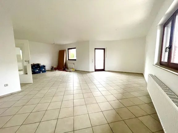 Wohn-/Essbereich mit Zugang zum Balkon