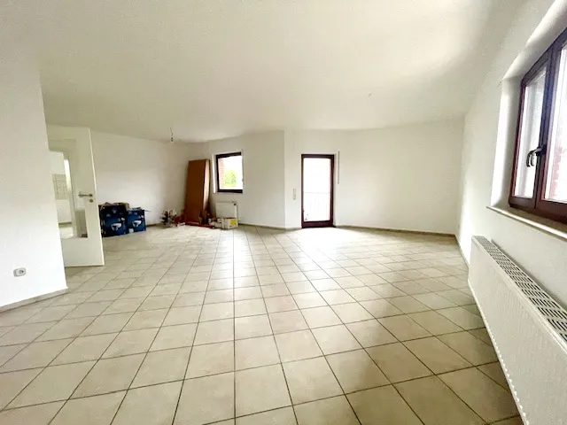 Wohn-/Essbereich mit Zugang zum Balkon
