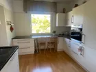 Küche mit praktischem Abstellraum