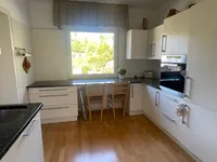 Küche mit praktischem Abstellraum