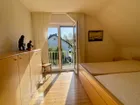Schlafzimmer mit Zugang zum Balkon