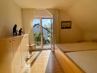 Schlafzimmer mit Zugang zum Balkon
