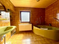 Bad mit Eckwanne  und  Dusche