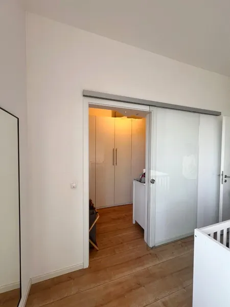 Schlafzimmer mit begehbarem Kleiderschrank