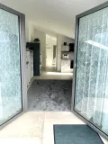 Blick vom Balkon in den Wohn-/Essbereich