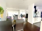 Wohn-/Essbereich mit offener Küche (mit Einbau)