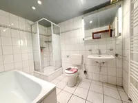 Bad mit Wanne  und  Dusche