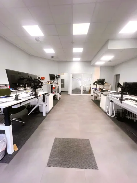 Grosses Büro im Erdgeschoss