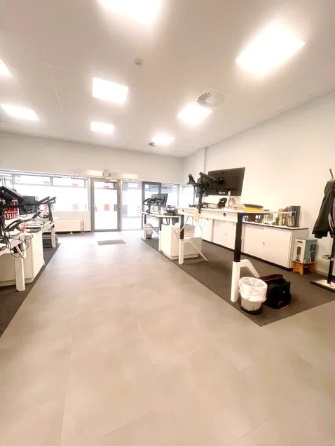 Großes Büro im Erdgeschoss