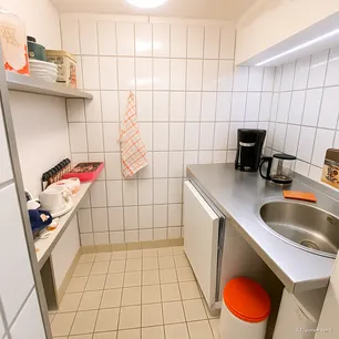 Teeküche im Untergeschoss