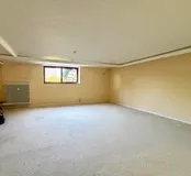 Haushälfte rechts - beheizter Hobbyraum mit Zugang zur großen Garage