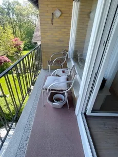 Haushälfte links Balkon