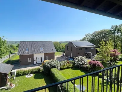 Haushälfte links Blick vom Balkon