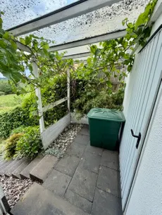 Erdgeschoss -  Zugang zur Garage und zum Garten