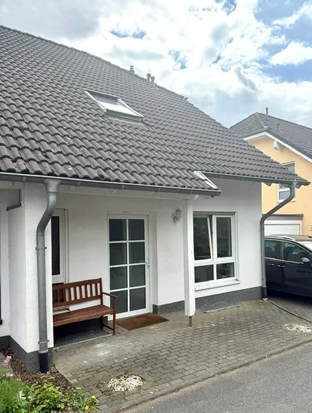 Großzügige, helle Doppelhaushälfte mit Garage in bevorzugter Wohnlage mit Blick ins Grüne - Foto 5