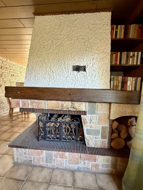 Jetziger Kamin im Erdgeschoss
