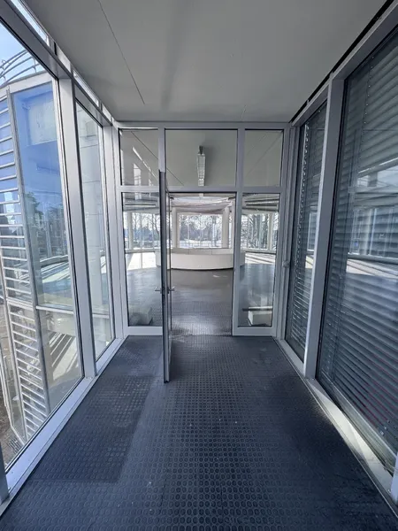 Durchgang zum Aufzug 