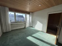 Schlafzimmer mit Balkonaustritt 