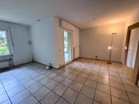 Wohn-/ Esszimmer mit Austritt 