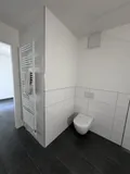 Geräumiges Badezimmer 