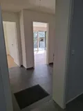 Hochwertige Steinfliesen und Parkett