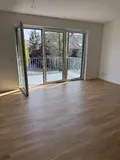 Wohnzimmer mit Echtholzparkettboden 