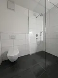 ...mit barrierefreier Dusche 