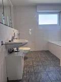 Badezimmer mit Fenster 