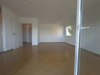 Blick Wohnraum mit Parkettboden 