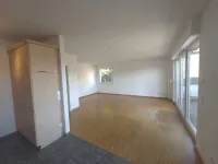 Blick Küche zum Wohnraum 