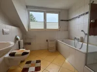 Badezimmer obere Wohnung