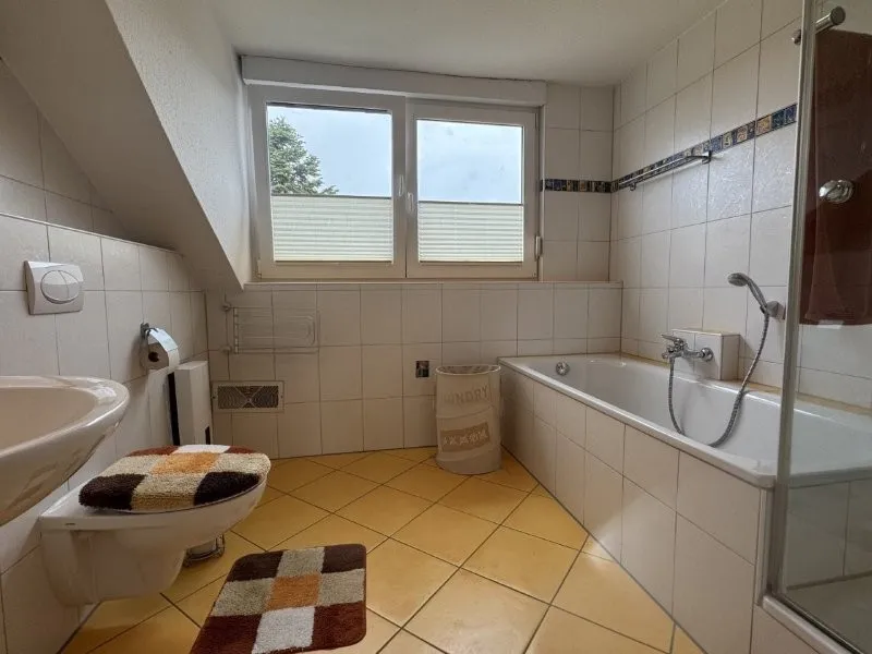 Badezimmer obere Wohnung