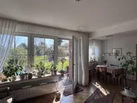 Mit Parkettböden ausgestattet 