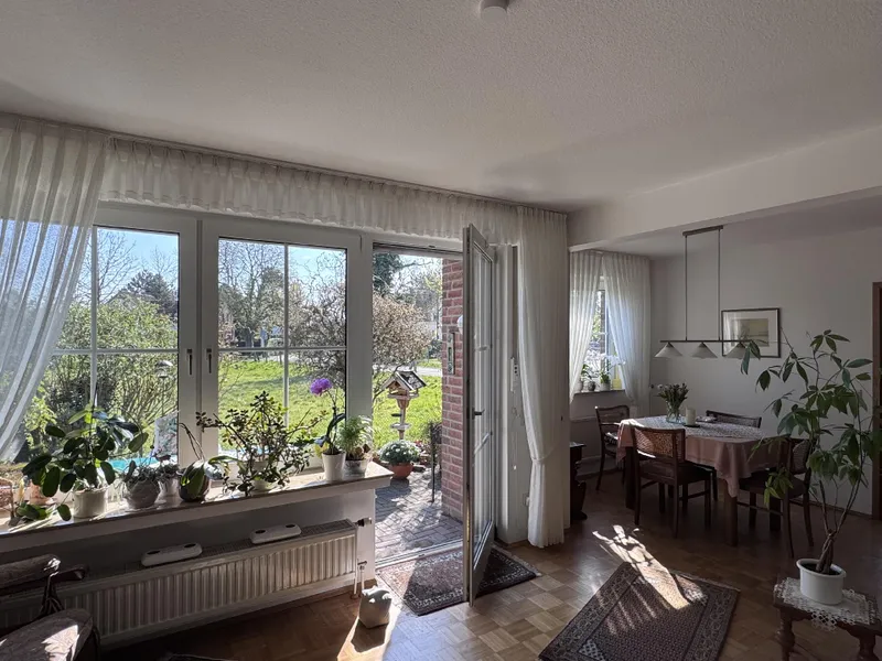 Mit Parkettböden ausgestattet 