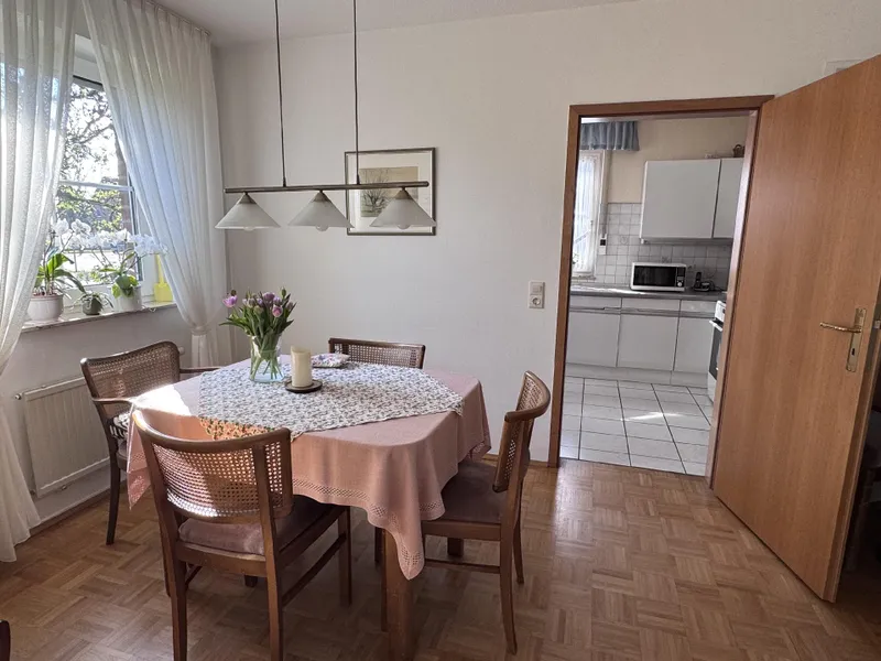 Essbereich mit Zugang Küche 