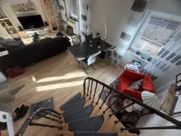 Blick Treppe Dachgeschoss in den Wohnraum 
