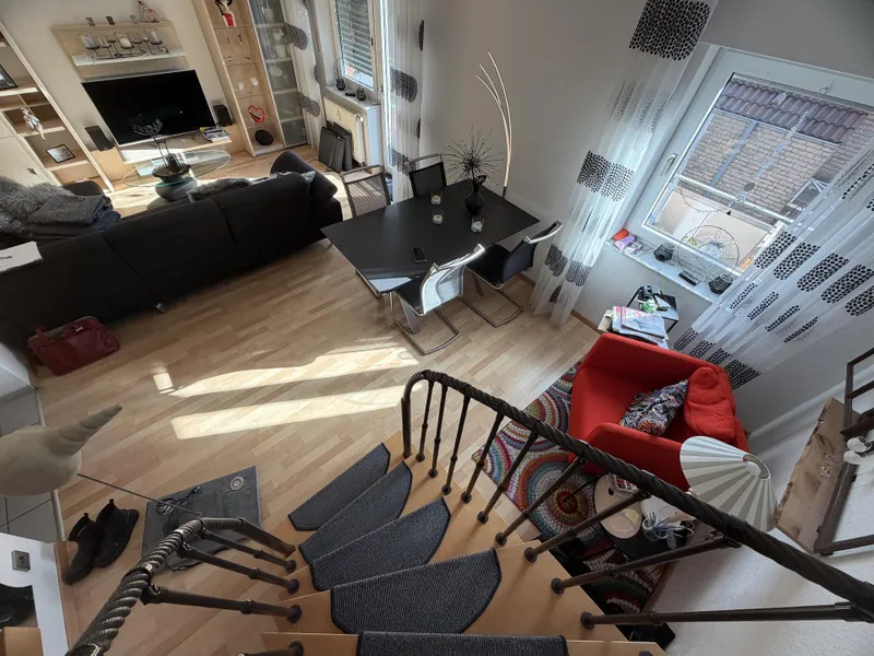 Blick Treppe Dachgeschoss in den Wohnraum 