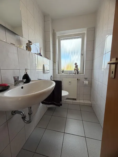 Gäste- WC mit Fenster 