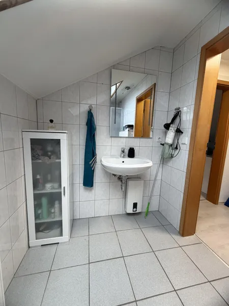 Badezimmer im Dachgeschoss 