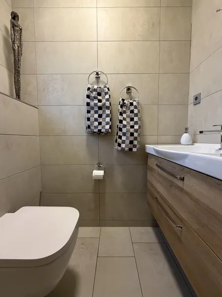 Modernes Gäste- WC 