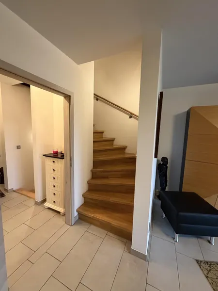 Wohnbereich mit Treppenaufgang