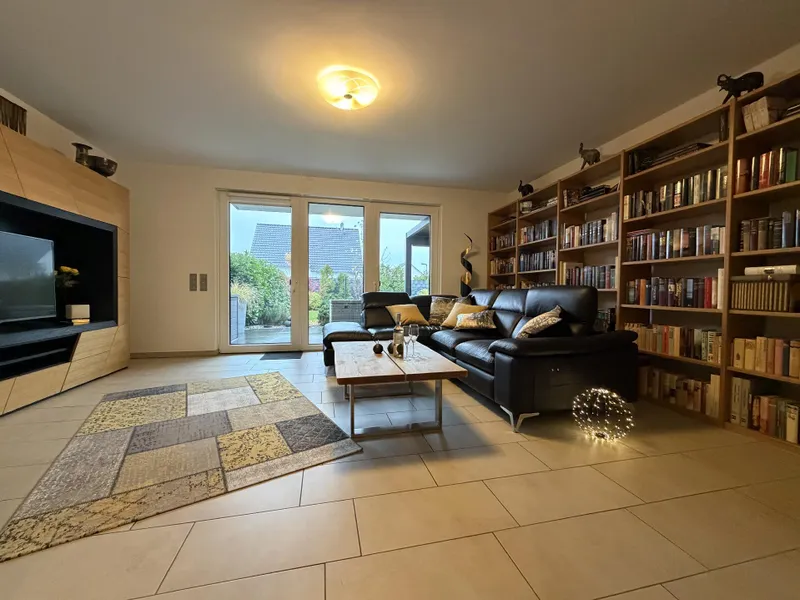 Geräumiges Wohnzimmer 