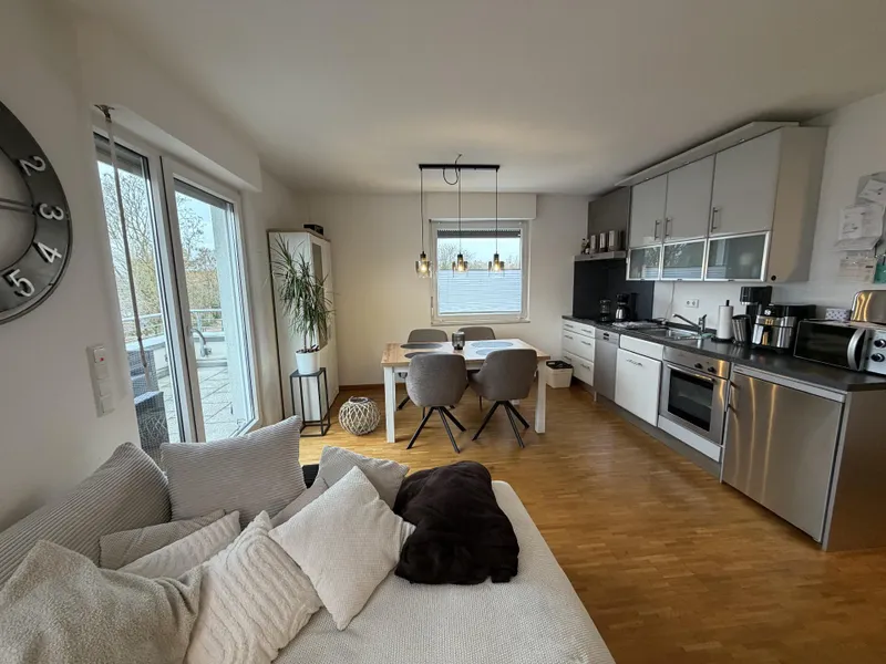 gemütlicher Wohnraum mit Essbereich 