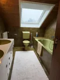 Badezimmer mit Fenster