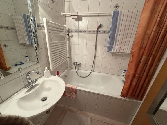 Badezimmer mit Wanne